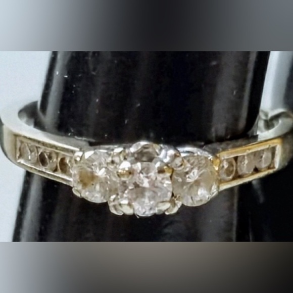 14K White Gold Diamond Ring
Size 9.5 with white gold ring guard - Picture 8 of 12